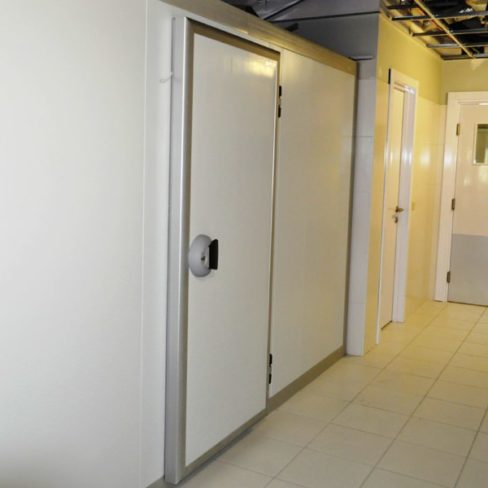 Морозильные и холодильные шкафы и камеры для ресторанов. Отель Ramada Encore Kiev, Киев. На фото зоны холодильных камер хранения ресторана.