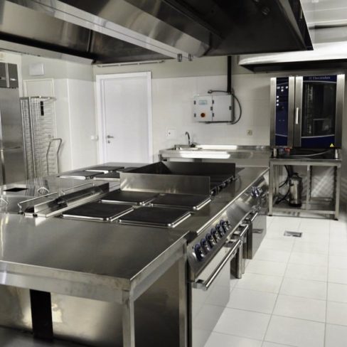 Ресторан под ключ от Profitex. Отель Ramada Encore Kiev. На фото тепловой остров Electrolux Professional XP, пароконвекционная печь Electrolux TouchLine, шокфризер и банкетная система Electrolux.
