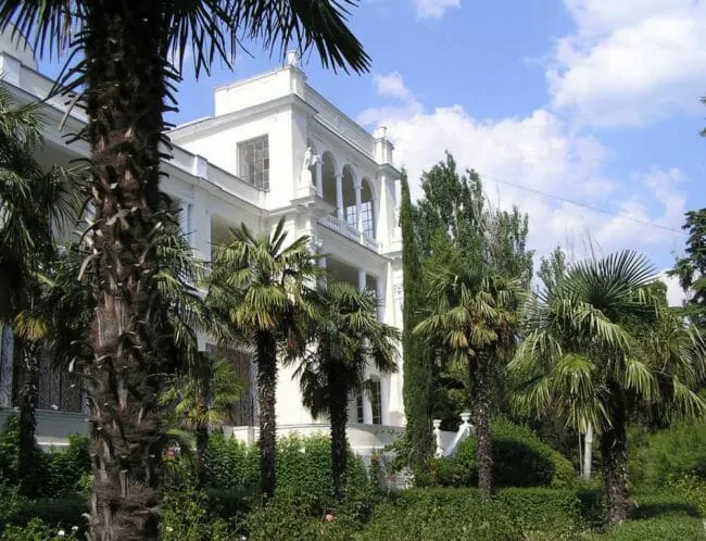 Комплексное оснащение прачечной по проекту Profitex. Санаторий «Белоруссия», Мисхор, Крым. На фото корпус санатория.