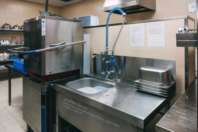 Оснащение посудомоечного цеха оборудованием от Profitex. Казино «Sochi Casino & Resort», Сочи. На фото купольная посудомоечная машина Electrolux Professional. Оснащение посудомоечного цеха оборудованием от Profitex. Казино «Sochi Casino & Resort», Сочи. На фото купольная посудомоечная машина Electrolux Professional.