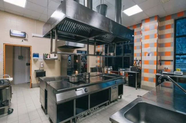 Профессиональное оборудование для ресторана, бара и кафе. Казино «Sochi Casino & Resort», Сочи. На фото кухня ресторана «Брунелло», оснащенная по проекту Profitex. Профессиональное оборудование для ресторана, бара и кафе. Казино «Sochi Casino & Resort», Сочи. На фото кухня ресторана "Брунелло", оснащенная по проекту Profitex.