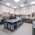 Оборудование для профессиональной кухни ресторана и бара по индивидуальному проекту. Казино «Sochi Casino & Resort», Сочи. На фото оборудование Gastrorag, Hurakan, Electrolux, CAS, Flamic заготовочного цеха.