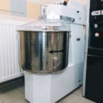 Тестомесы и профессиональные миксеры для кафе, ресторанов, пиццерий, столовых. Казино «Sochi Casino & Resort», Сочи. На фото тестомес спиральный с фиксированной дёжой Electrolux ZSP40.
