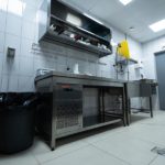 Проектирование мясного цеха компанией Profitex. Отель "Азимут Переславль", Переславль-Залесский. На фото стол открытый с охлаждаемой поверхностью Hicold SO-15/7.