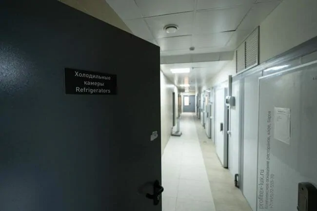 Холодильные и морозильные камеры для профессиональной кухни ресторанов и кафе. Отель "Азимут Переславль", Переславль-Залесский. На фото холодильные камеры, оснащенные оборудованием Profitex.