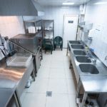 Проект кухни ресторана и бара под ключ от Profitex. Отель "Азимут Переславль", Переславль-Залесский. На фото капотная посудомоечная машина Modular HT 51, нейтральное оборудование от Profitex.