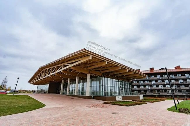 Профессиональное оборудование для бара и ресторана от Profitex. Отель «Азимут Переславль», Переславль-Залесский. На фото центральный вход в отель. Профессиональное оборудование для бара и ресторана от Profitex. Отель "Азимут Переславль", Переславль-Залесский. На фото центральный вход в отель.