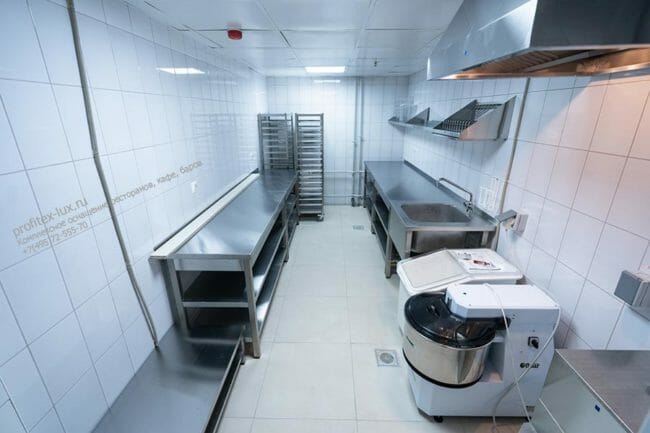 Професійне обладнання для HoReCa від PROFITEX. Готель "Азимут Переславль", Переславль-Залеський. На фото цех замісу тіста цокольного поверху з обладнанням CAS, McAlpine, Klarco, Atesy, Fimar, Елід, Polair, HiCold, HT.