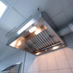 Проект кухни ресторана и бара от Profitex. Отель "Азимут Переславль", Переславль-Залесский. На фото зонт вытяжной пристенный с лабиринтными фильтрами с подсветкой ЗВП 8/8.