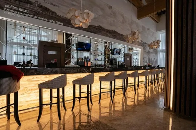 Оснащение бара и ресторана профессиональным оборудованием от Profitex. Отель «Азимут Переславль», Переславль-Залесский. На фото бар на первом этаже. Оснащение бара и ресторана профессиональным оборудованием от Profitex. Отель "Азимут Переславль", Переславль-Залесский. На фото бар на первом этаже.