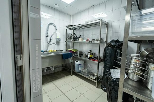 Посудомоечное оборудование для отелей и гостиниц. Отель "Азимут Переславль", Переславль-Залесский. На фото моечная кухонного инвентаря с оборудованием от Profitex.