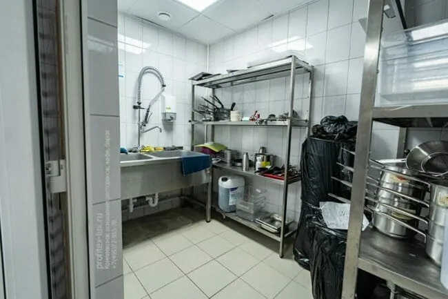 Посудомоечное оборудование для отелей и гостиниц. Отель "Азимут Переславль", Переславль-Залесский. На фото моечная кухонного инвентаря с оборудованием от Profitex.