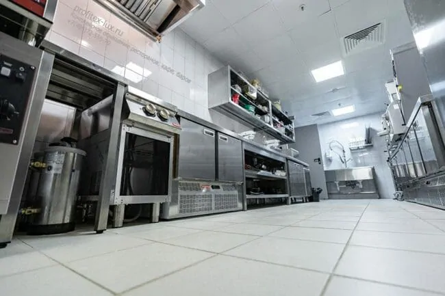 Проектирование бара и ресторана с оборудованием от Profitex. Отель "Азимут Переславль", Переславль-Залесский. На фото цех выпечки с оборудованием CAS, Modular, McAlpine, Klarco, Элид, Fimar, HiCold, Sottoriva, Modular, Flamic, Martellato, Zanolli, Astoria.