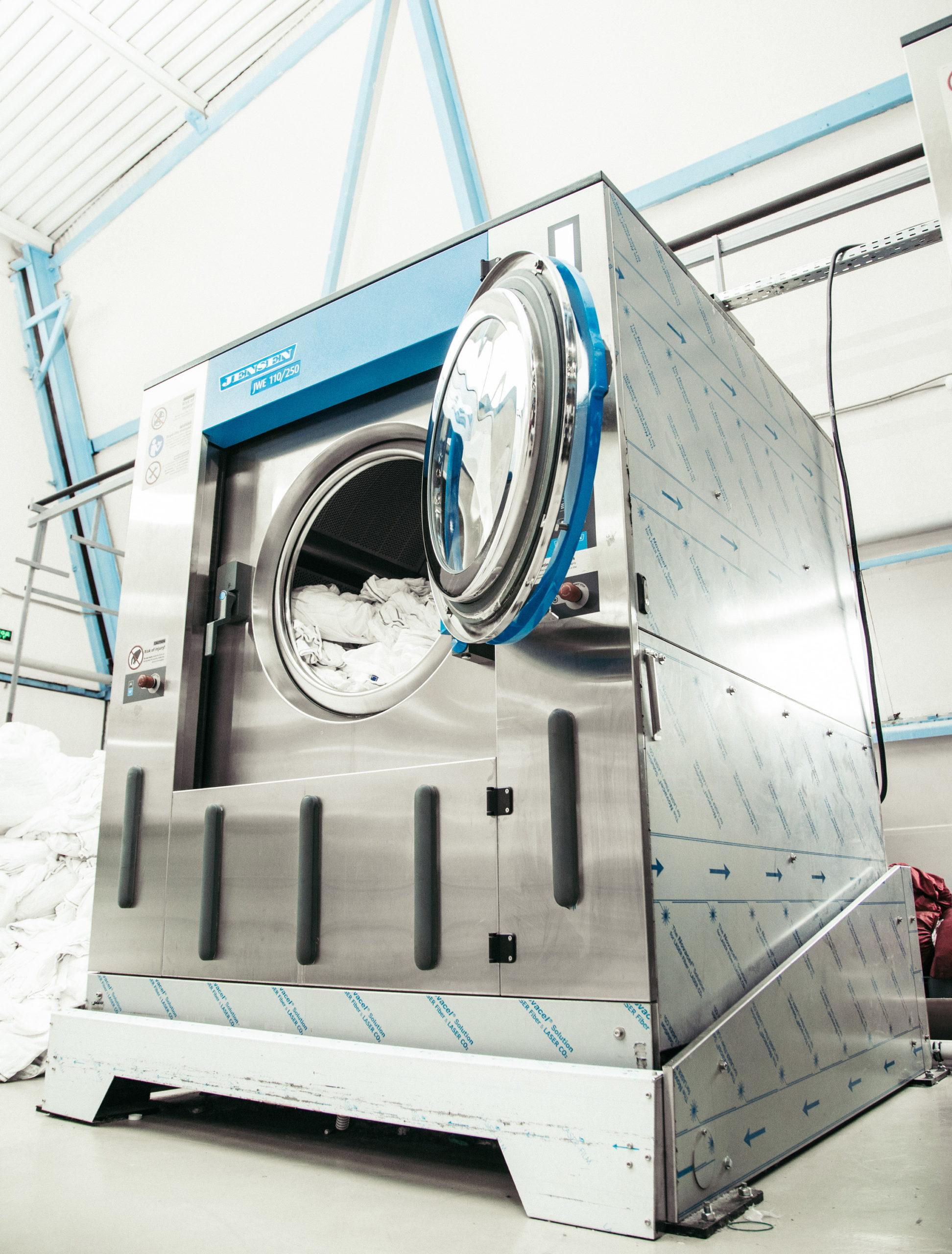 Профессиональное_оборудование_для_прачечных_JENSEN