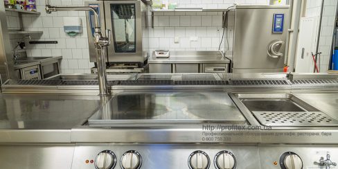 Комплексная поставка профессионального кухонного оборудования от Profitex Украина. Ресторан CICADA Kitchen & Wine Bar, Украина, Днепр. На фото тепловое модульное оборудование Modular (островная единица), пароконвекционная печь Rational.