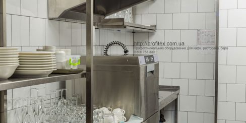 Посудомоечное оборудование большой загрузки для профессиональной кухни заведений общественного питания. Ресторан CICADA Kitchen & Wine Bar, Украина, Днепр. На фото купольная посудомоечная машина Modular.