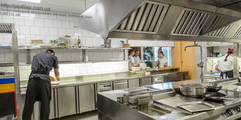 Комплексная поставка кухонного оборудования для ресторана и бара. Ресторан CICADA Kitchen & Wine Bar, Украина, Днепр. На фото тепловое модульное оборудование Modular (островная единица).