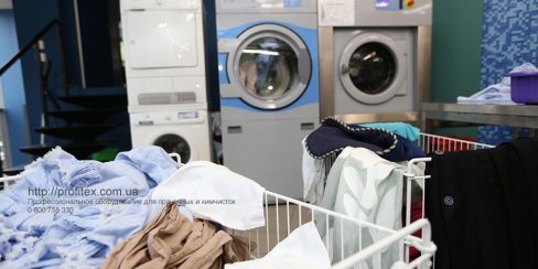 Открыть прачечную и химчистку с оборудованием Electrolux, Pony. Студия чистки одежды Green Way, Украина, Киев. На фото профессиональная сушильная машина Electrolux T4350, профессиональная стиральная машина Lagoon Electrolux, тандем Electrolux - стиральная машина Electrolux EWF147540W и сушильная машина Electrolux.