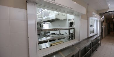 Специализированное кухонное оборудование для HoReCa. Отель Ibis Вокзал, Украина, Киев. На фото кухонное помещение ресторана.