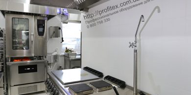 Тепловое оборудование Modular для заведений HoReCa. Отель Ibis Вокзал, Украина, Киев. На фото пароконвектомат на 10 GN1/1 EM E10/11-B MODULAR Италия, плита электрическая со сплошной варочной поверхностью EM 70/80 TPFE MODULAR Италия, плита электрическая на 2 чугунные конфорки EM 70/40 PCEQ MODULAR Италия, универсальный варочный аппарат EM 70/40 CPES MODULAR Италия.