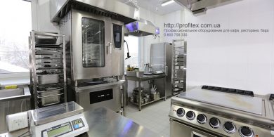 Подбор и установка конвекционных печей для кухни ресторана и кафе при отеле и гостинице. Отель Ibis Вокзал, Украина, Киев. На фото пароконвектомат на 10 GN1/1 EM E10/11-B MODULAR Италия, плита электрическая со сплошной варочной поверхностью EM 70/80 TPFE MODULAR Италия, настольные весы CAS.