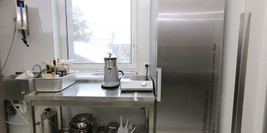 Комплексное онащение кухни ресторана и кафе профессиональным оборудованием. Отель Ibis Вокзал, Украина, Киев. На фото плита индукционная Hendi Нидерланды.