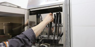 Стерилизаторы для ножей для ресторанов и кафе. Отель Ibis Вокзал, Украина, Киев. На фото стерилизатор для ножей Sammic Испания.