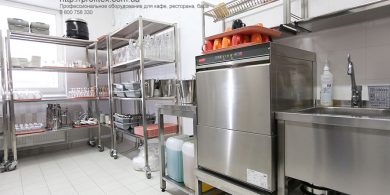 Оснащение посудомоечного цеха. Отель Ibis Вокзал, Украина, Киев. На фото посудомоечная машина с фронтальной загрузкой DW 51 DT L/DD MODULAR Италия, нейтральное оборудование.
