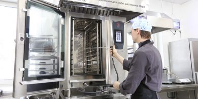 Пароконвектоматы и пароконвекционные печи для заведений общественного питания. Отель Ibis Вокзал, Украина, Киев. На фото пароконвектомат на 10 GN1/1 EM E10/11-B MODULAR Италия.