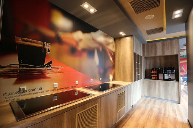 Профессиональное оборудование для HoReCa от Profitex Украина. Отель Ibis Вокзал, Украина, Киев. На фото оборудование под встраиваемые охлаждаемые поверхности EEPF3 INFRICO Испания, встраиваемые инфракрасные поверхности для подогрева EEVC3 INFRICO Испания.