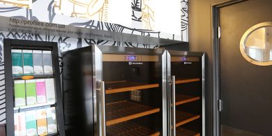 Холодильное оборудование для бара, ресторана, кафе. Отель Ibis Вокзал, Украина, Киев. На фото шкаф холодильный для вина Tecfrigo Италия.