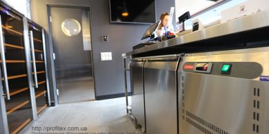 Холодильное и морозильное оборудование для HoReCa. Отель Ibis Вокзал, Украина, Киев. На фото холодильный стол MODULAR Италия, шкаф холодильный для вина Tecfrigo Италия.