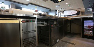 Оборудование для бара и барной стойки. Отель Ibis Вокзал, Украина, Киев. На фото холодильные столы MODULAR Италия.