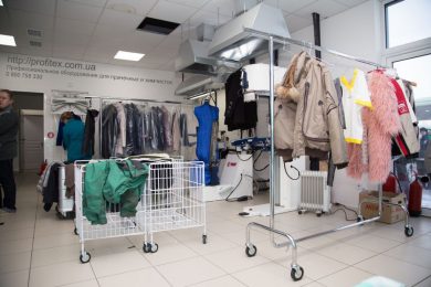 Финишное оборудование для прачечной, химчистки, аквачистки. Химчистка Аквачистка BOLLA, Украина, Киев. На фото брючный пароманекен PONY Италия, пароманекен для верхней одежды PONY Италия, упаковочная машина HAWO Германия.