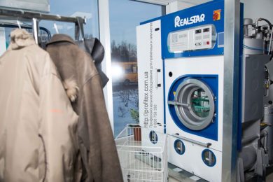 Промышленные машины химической чистки одежды. Химчистка Аквачистка BOLLA, Украина, Киев. На фото машина химчистки REALSTAR США 12 кг.