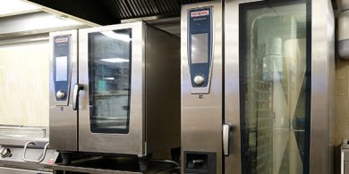 Пароконвекционные печи для профессиональной кухни ресторана, кафе, бара. Отель Semarah Lielupe, Латвия, Юрмала. На фото пароконвекционные печи на 20 и 10 уровней RATIONAL Германия, тепловое модульное оборудование MODULAR Италия.