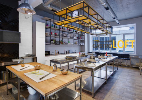 Кухонное оборудование для кулинарной школы от Profitex Украина. Кулинарная студия Gastro Loft, Украина, Киев. На фото кухня для презентаций и мастер-классов.