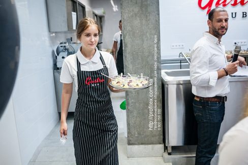 Оборудование для заведений общественного питания от Profitex Украина. Гастрономическая лаборатория GastroHub, Украина, Киев. На фото мастер-класс - презентация в GastroHub.