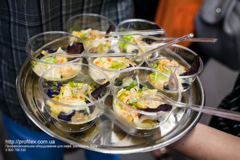 Комплексная поставка оборудования для профессиональной кухни ресторана. Гастрономическая лаборатория GastroHub, Украина, Киев. На фото мастер-класс - презентация в GastroHub.