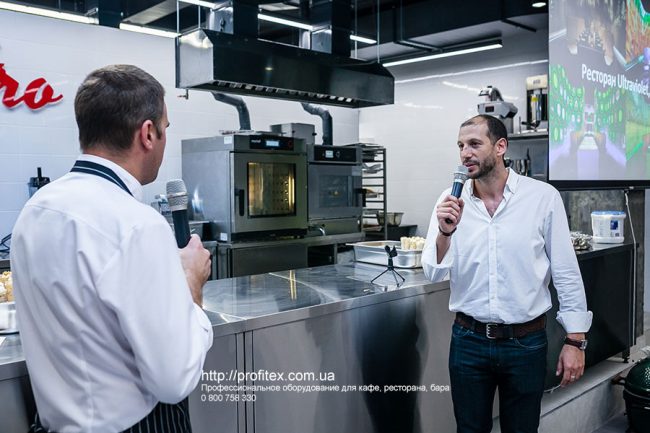 Специализированное кухонное оборудование для HoReCa. Гастрономическая лаборатория GastroHub, Украина, Киев. На фото печь для низкотемпературного приготовления FAB 52 E Moduline Италия, пароконвекционная печь на 6 уровней L 6GN 1/1 Distoform MyChef.