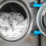 Профессиональные стиральные машины большой загрузки. Индустриальная прачечная. На фото профессиональная стиральная машина JENSEN JWE 110/250.