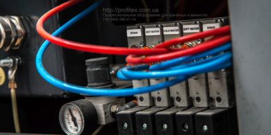 Сервисное обслуживание прачечного оборудования JENSEN от PROFITEX. Индустриальная прачечная. На фото подключения профессиональной стиральной машины JENSEN JWE 110/250.