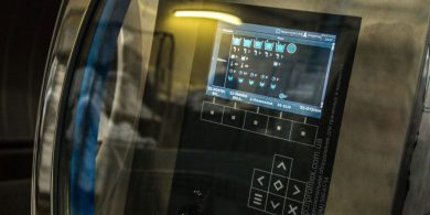 Оборудование для прачечной и химчистки от PROFITEX. Индустриальная прачечная. На фото электронная панель управления профессиональной стиральной машины JENSEN JWE 110/250.