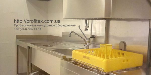 Профессиональные посудомоечные машины. Институт Клеточной Терапии, Украина, Киев. На фото капотная посудомоечная машина ELECTROLUX, душирующее устройство Klarco.