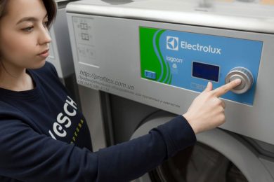 Стиральные машины промышленные для коммерческой прачечной, химчистки, аквачистки. Сеть химчисток Экочистка VESCH, Украина, Одесса. На фото профессиональная стиральная машина Electrolux Lagoon W5180H.