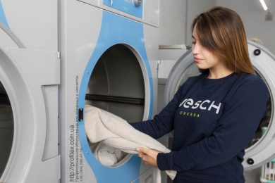 Сушильные машины и сушильные барабаны для прачечной, химчистки, аквачистки. Сеть химчисток Экочистка VESCH, Украина, Одесса. На фото профессиональные сушильные машины Electrolux T5250.