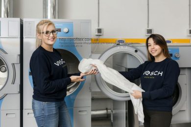 Профессиональные стиральные и сушильные машины для прачечных и химчисток. Сеть химчисток Экочистка VESCH, Украина, Одесса. На фото профессиональные сушильные машины Electrolux T5250, профессиональная стиральная машина Electrolux W5240H.