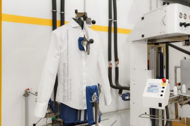 Профессиональные гладильные пароманекены для химчистки и прачечной. Сеть химчисток Экочистка VESCH, Украина, Одесса. На фото пароманекен для верхней одежды PONY Италия, пароманекен для брюк PONY Италия.