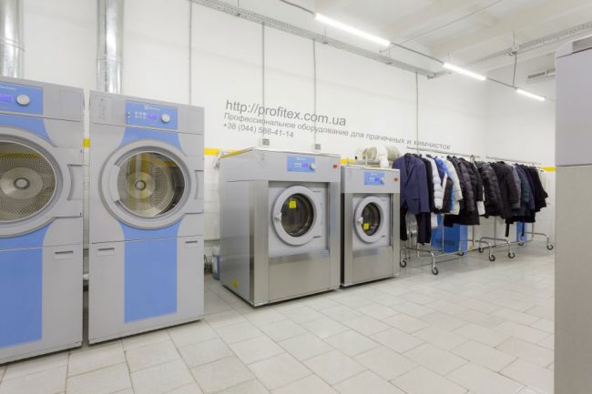 Прачечное оборудование для коммерческой прачечной, химчистки, аквачистки. Сеть химчисток Экочистка VESCH, Украина, Одесса. На фото профессиональные сушильные машины Electrolux T5250, профессиональная стиральная машина Electrolux W5240H, профессиональная стиральная машина Electrolux W5180H.
