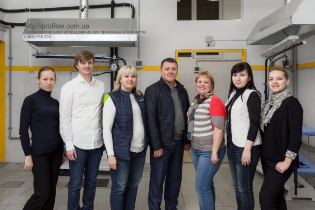 Комплект оборудования для химчистки, аквачистки, прачечной. Сеть химчисток Экочистка VESCH, Украина, Одесса. На фото команда менеджмента сети экочисток VESCH.